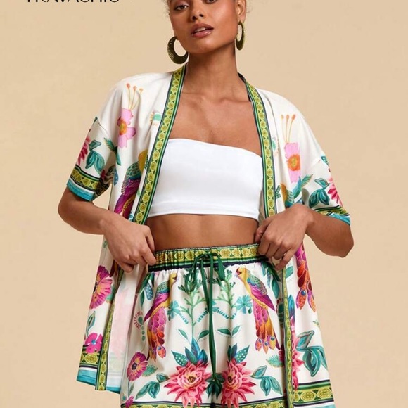 Women's Floral Print Set - Too and shorts - White and Green - Picture 2 of 4